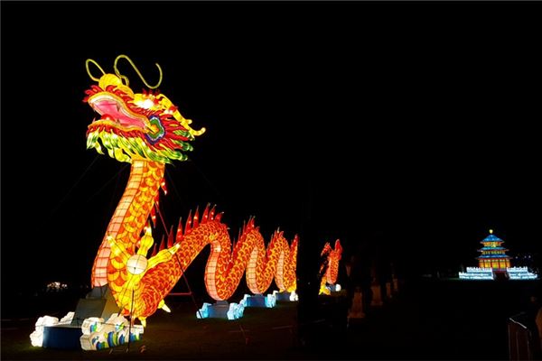 姓名五格分析:吳思佳